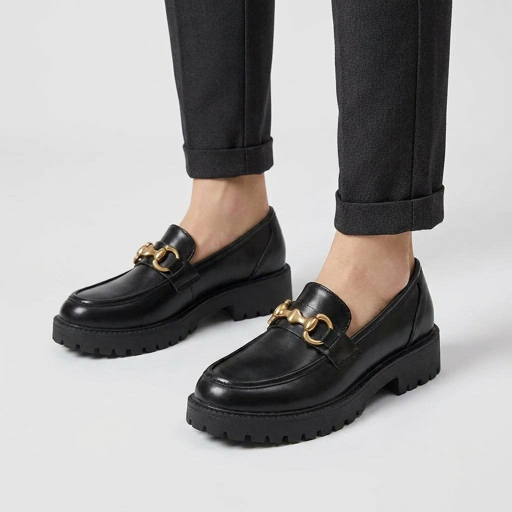 Mocassins pour Femme Noirs à Semelle Épaisse et Chaîne Dorée